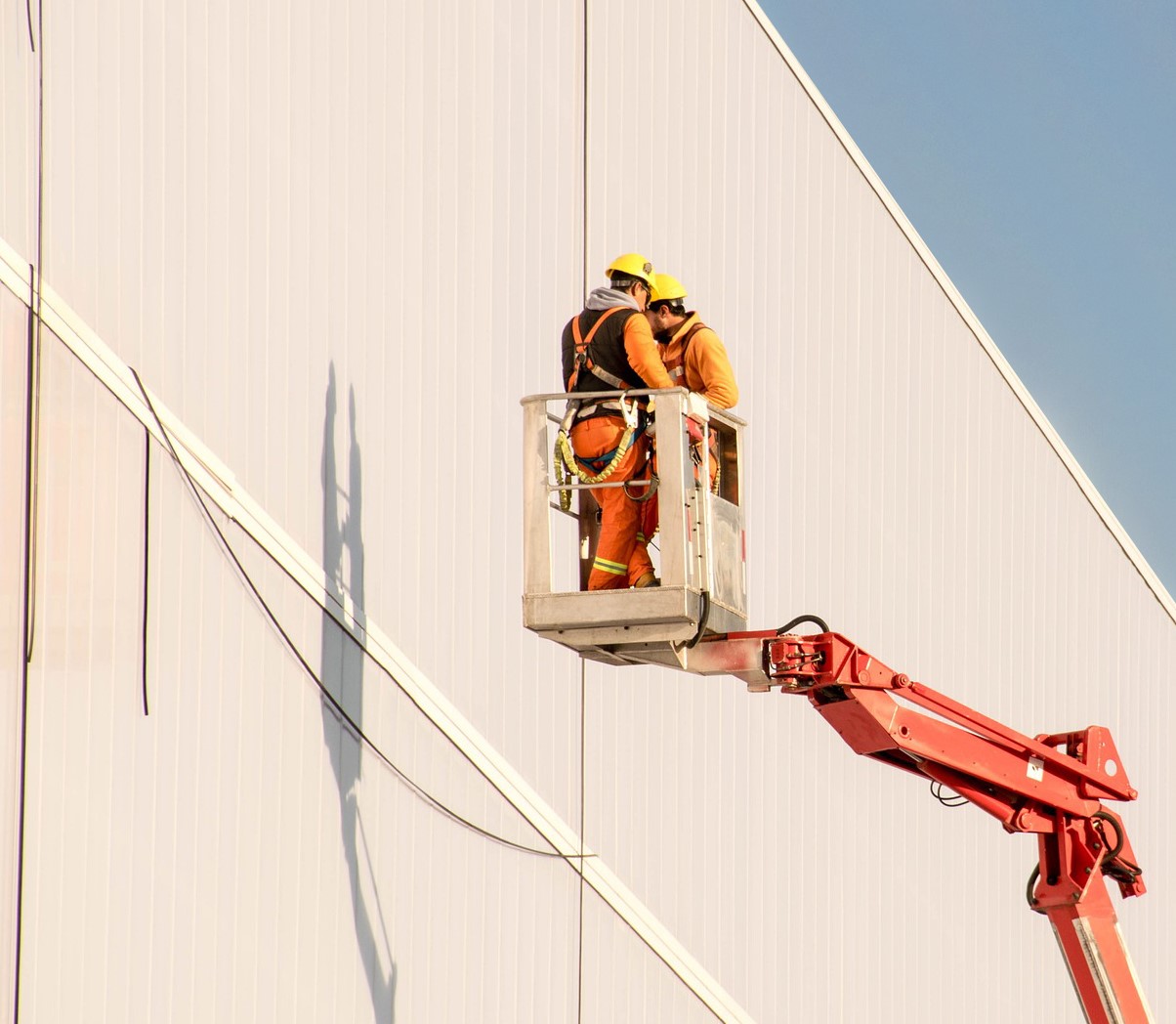Hombres trabajando en la altura